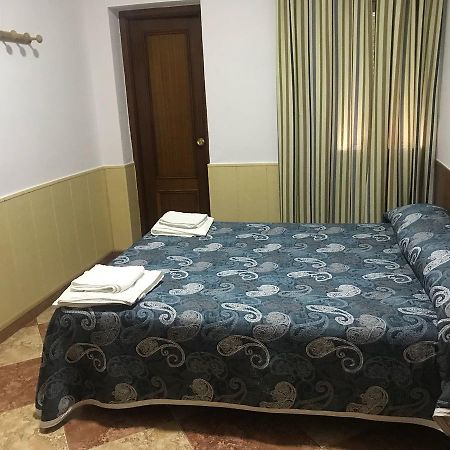 Hostal Bar San Pedro Mairena De Alcor Eksteriør billede