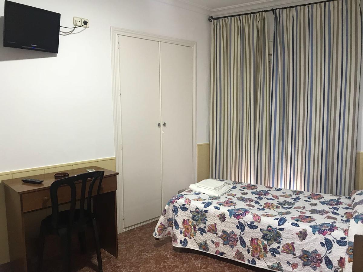 Hostal Bar San Pedro Mairena De Alcor Eksteriør billede