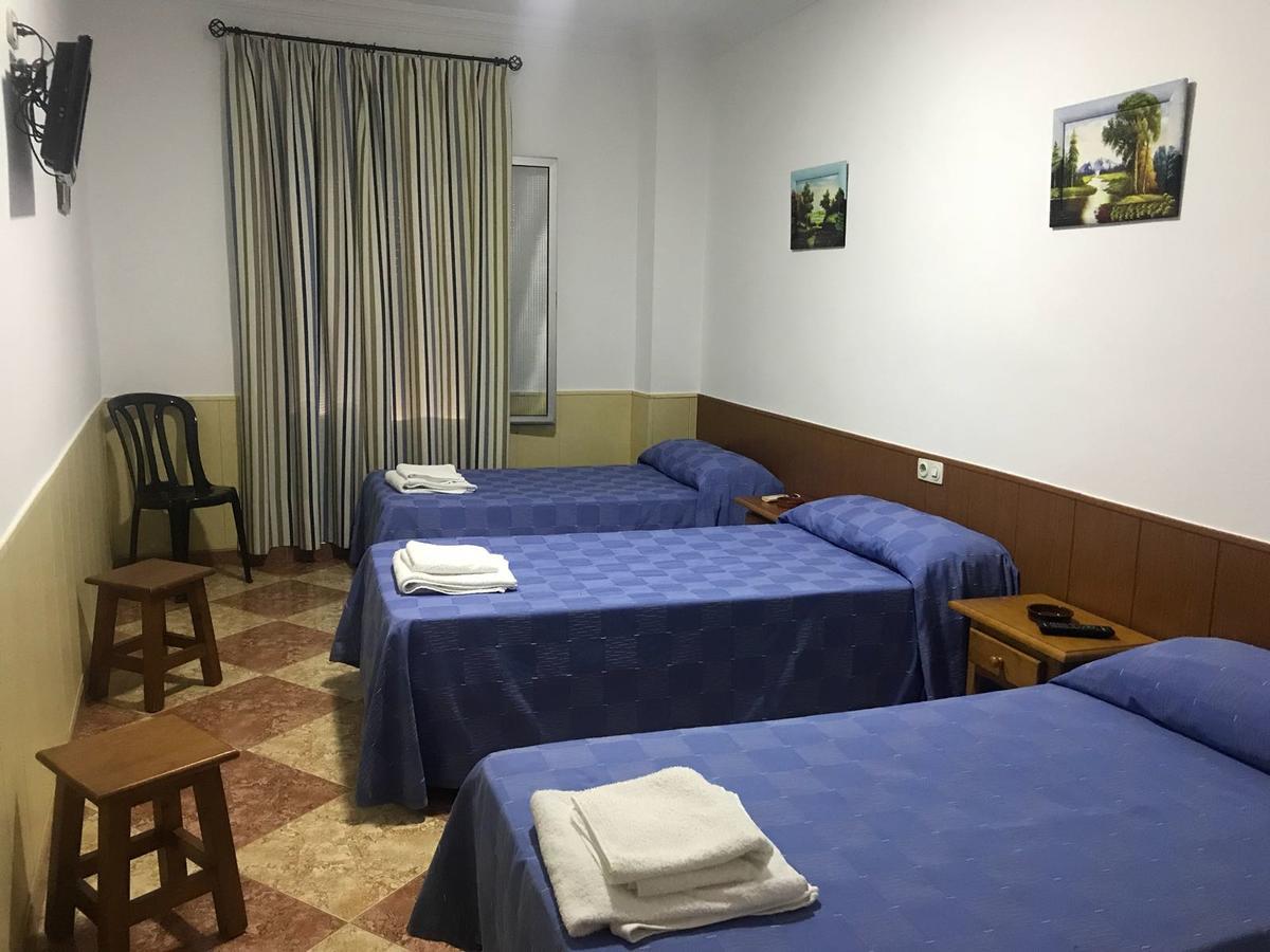 Hostal Bar San Pedro Mairena De Alcor Eksteriør billede