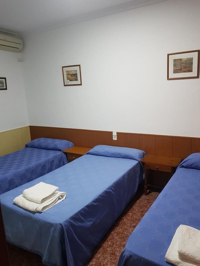 Hostal Bar San Pedro Mairena De Alcor Eksteriør billede