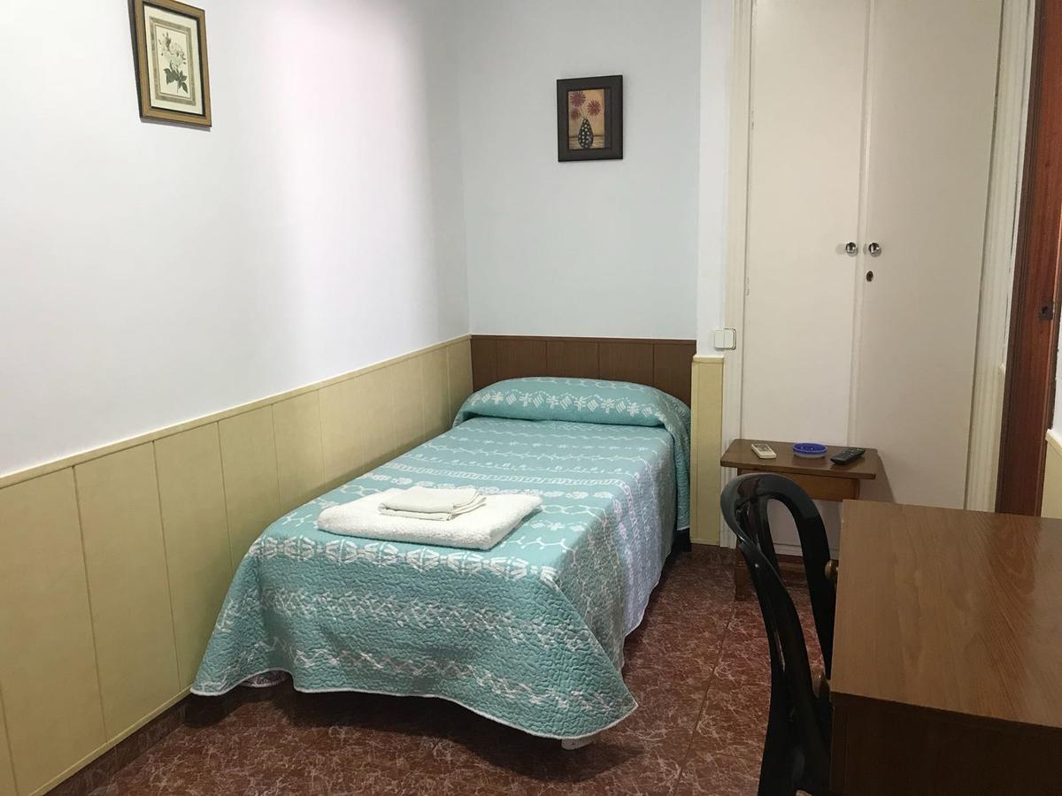Hostal Bar San Pedro Mairena De Alcor Eksteriør billede